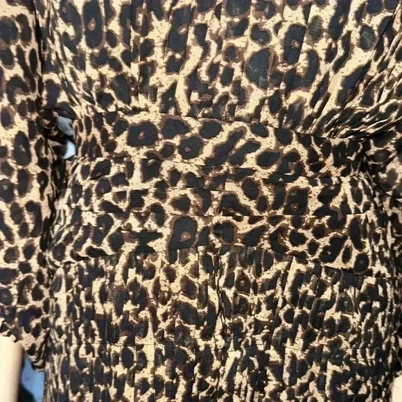Women’s Chic Leopard Print Smocked Mini Dress size Small - Picture 10 of 11